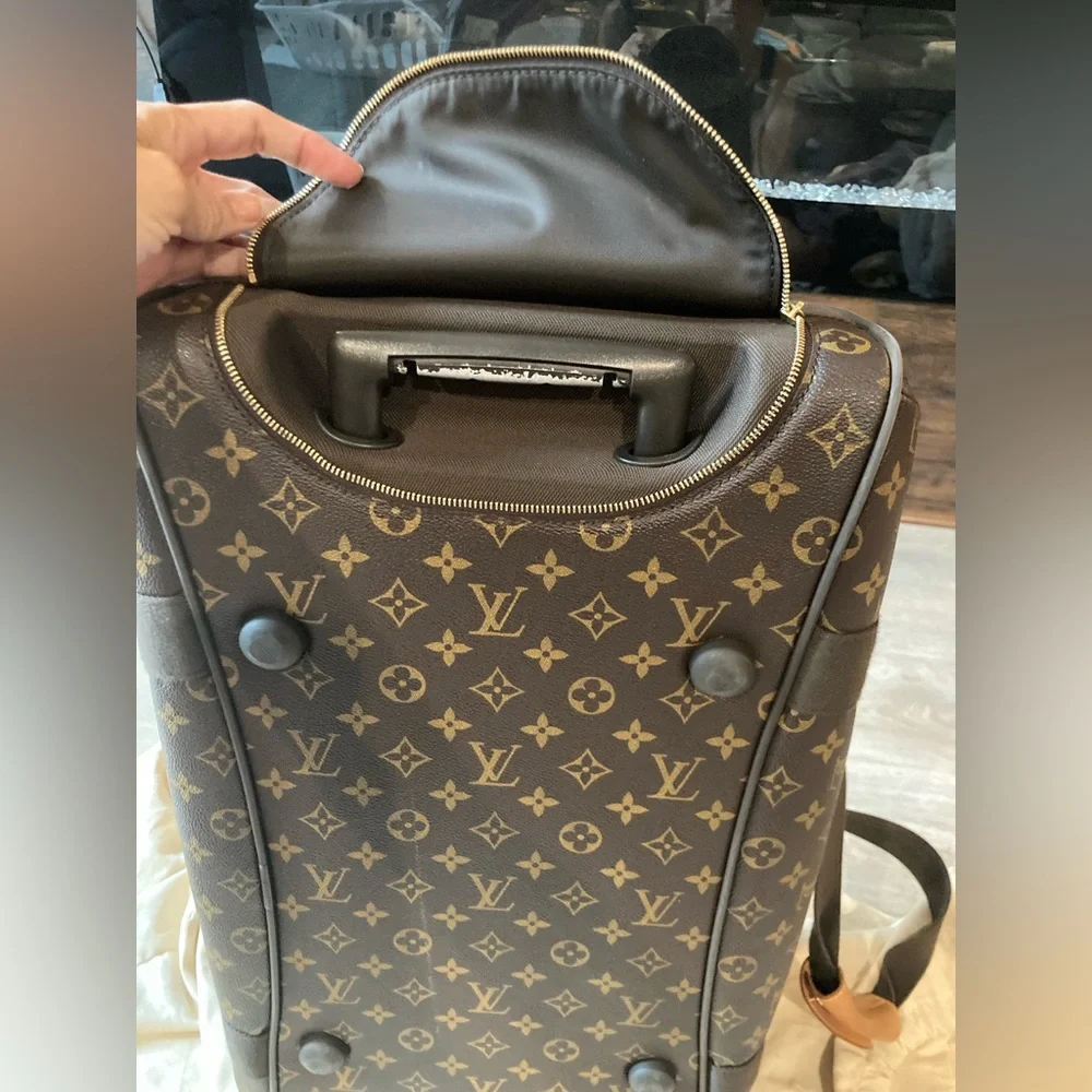 💯% Authentic Louis Vuitton Monogram Duffel Bag (carry-on) - Picture 3 of 16
